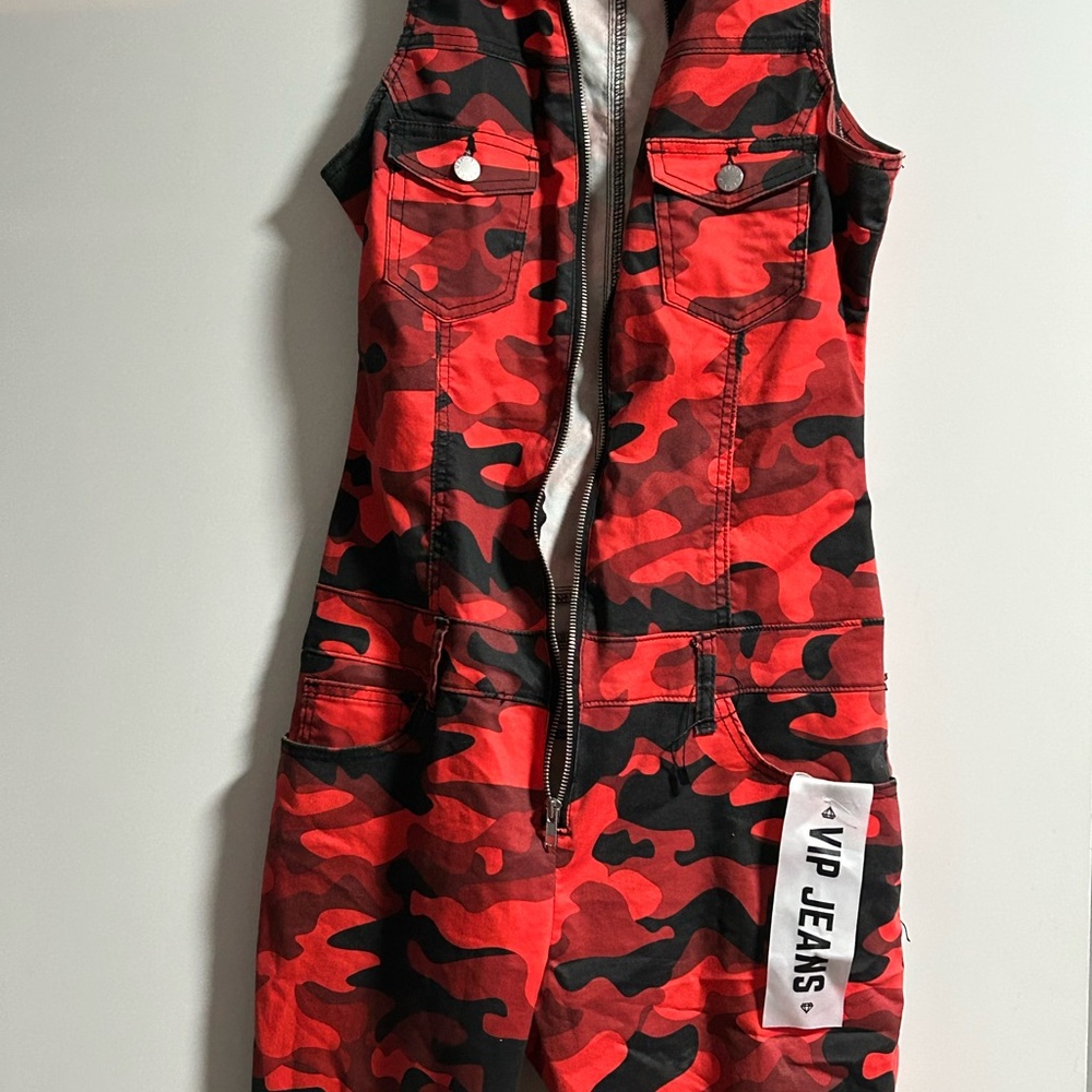 Red and Black Camouflage Sleeveless Jumper